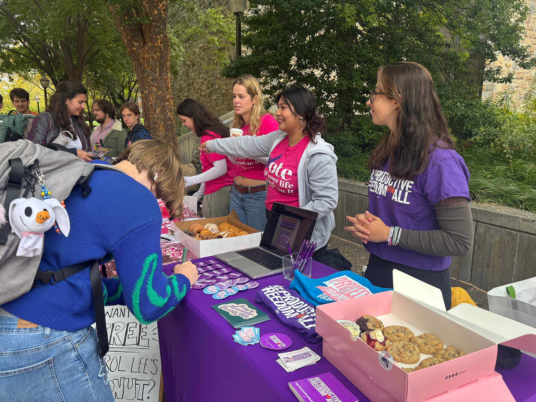 Tabling on college campus for reproductive freedom